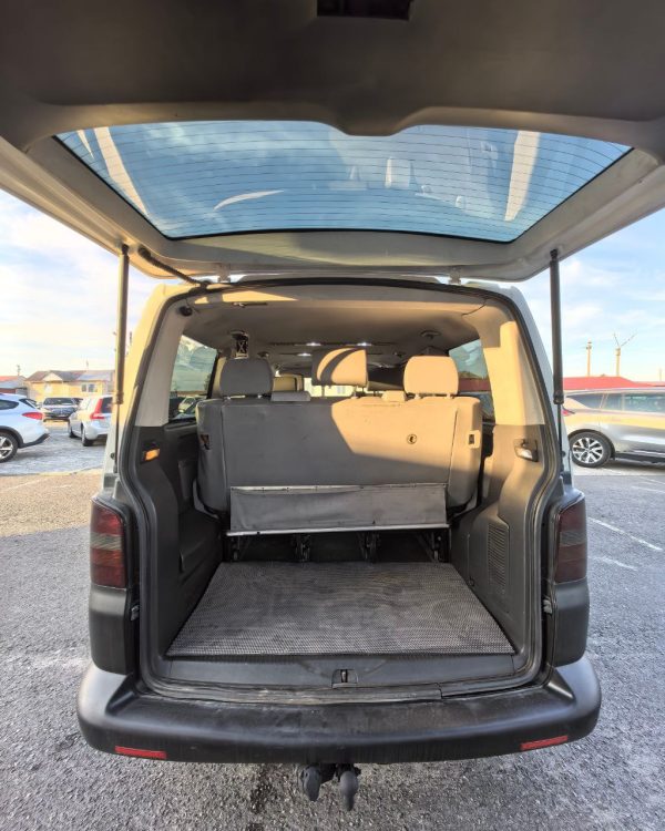 Volkswagen Transporter T5 - Image 13