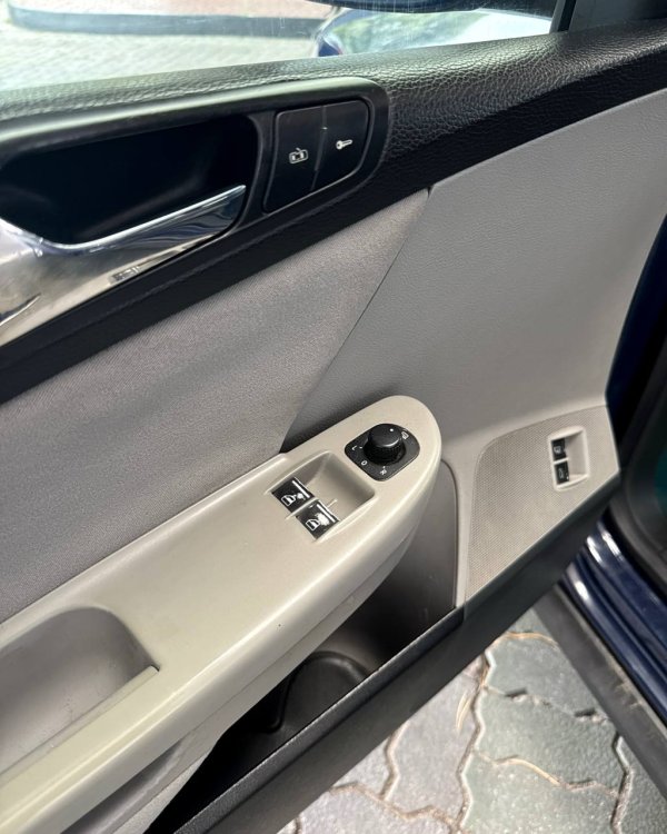 Volkswagen Passat B6 - Image 9