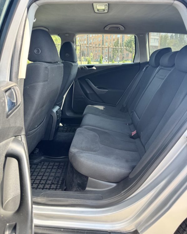 Volkswagen Passat B6 - Image 11