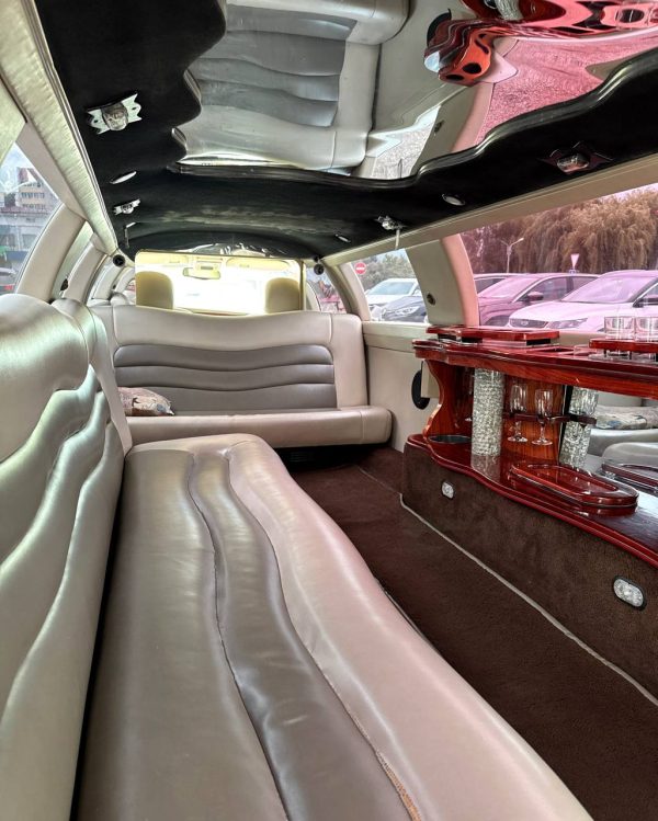Lincoln Town Car III · Рестайлинг - Image 14