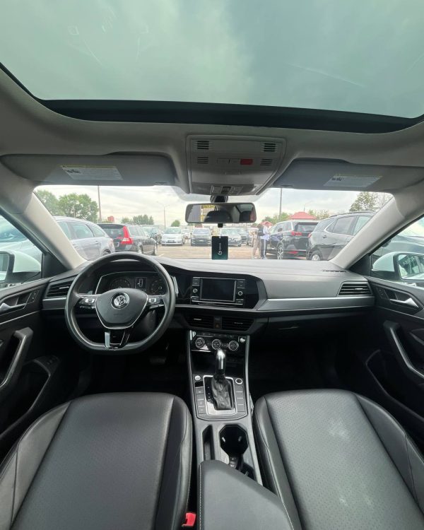 Volkswagen Jetta VII - Image 9
