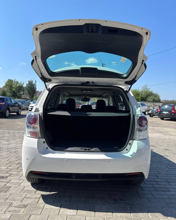 Toyota Verso I · Рестайлинг - Image 12