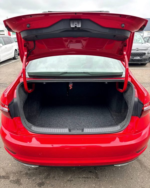 Volkswagen Jetta VII - Image 14