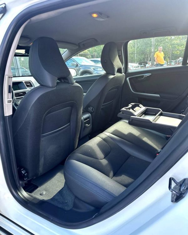 Volvo V60 I - Image 12