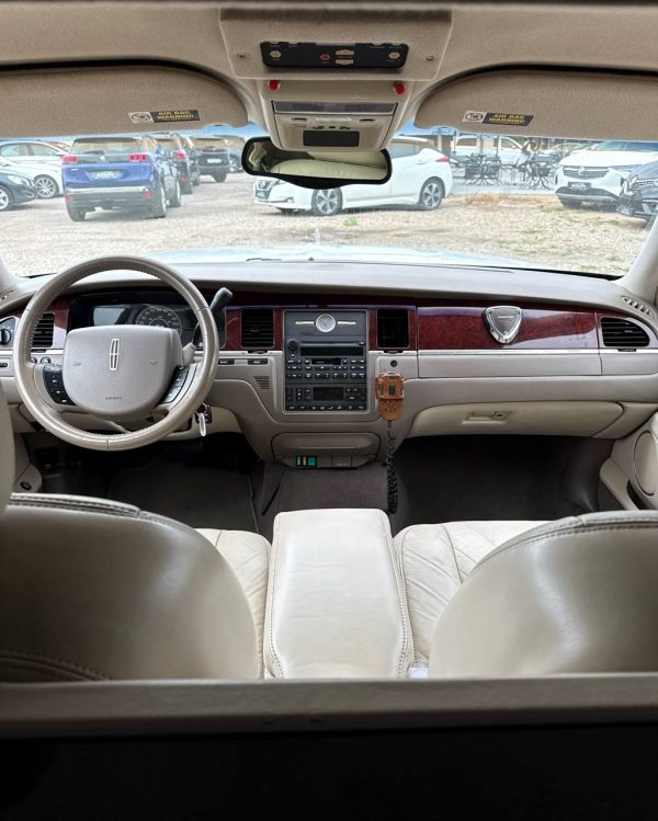 Lincoln Town Car III · Рестайлинг - Image 10
