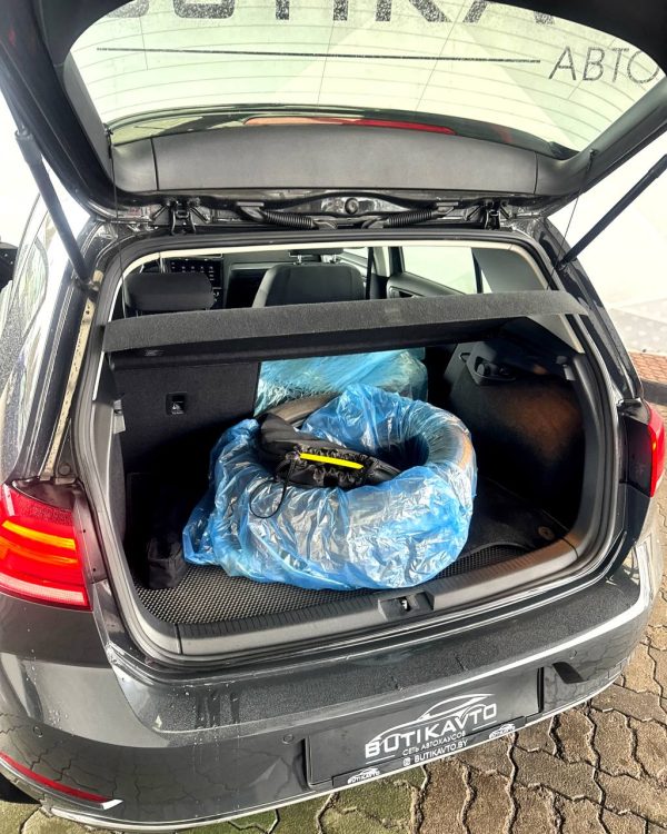 Volkswagen e-Golf VII - Image 17