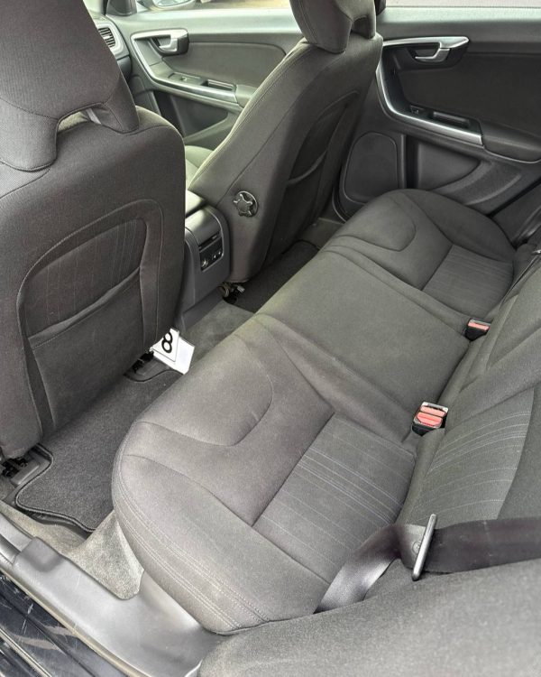 VOLVO V60 - Image 11