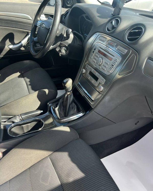 Ford Mondeo IV - Image 13