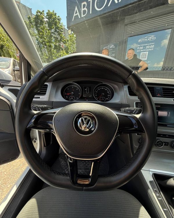 Volkswagen Golf VII - Image 11