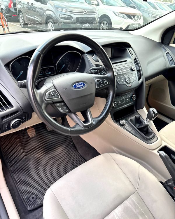 Ford Focus - Image 9