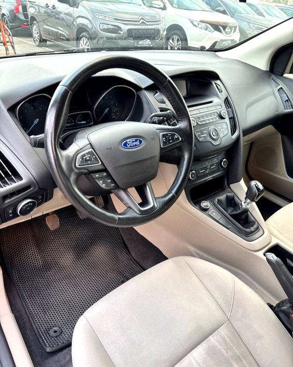 Ford Focus - Image 9