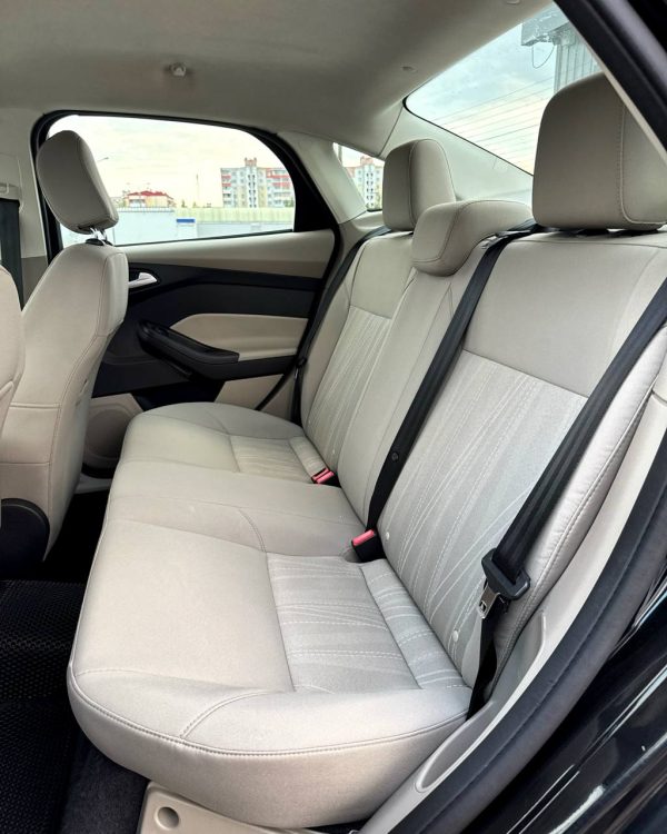 Ford Focus - Image 13