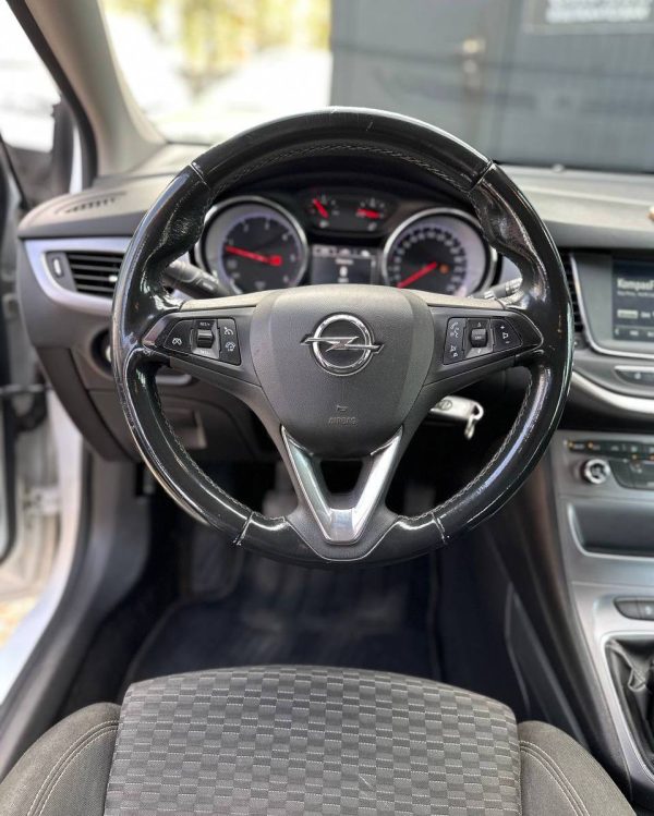 Opel Astra - Image 11