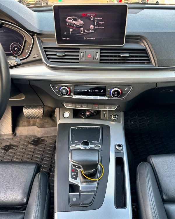 Audi Q5 FY - Image 12