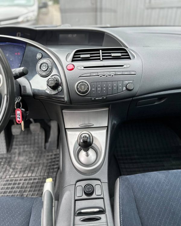Honda Civic VIII - Image 10