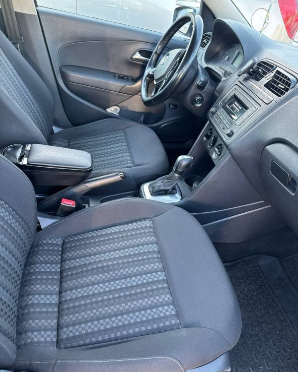 Volkswagen Polo Sedan I · Рестайлинг - Image 13