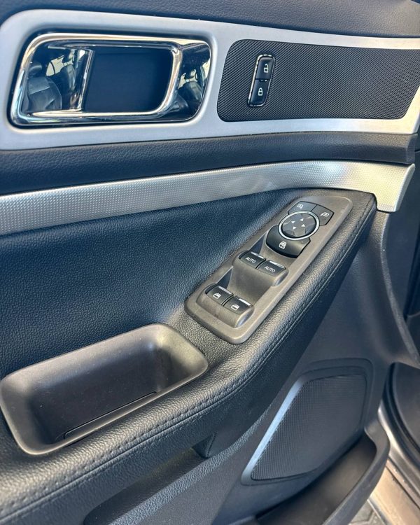 Ford Explorer V - Image 9