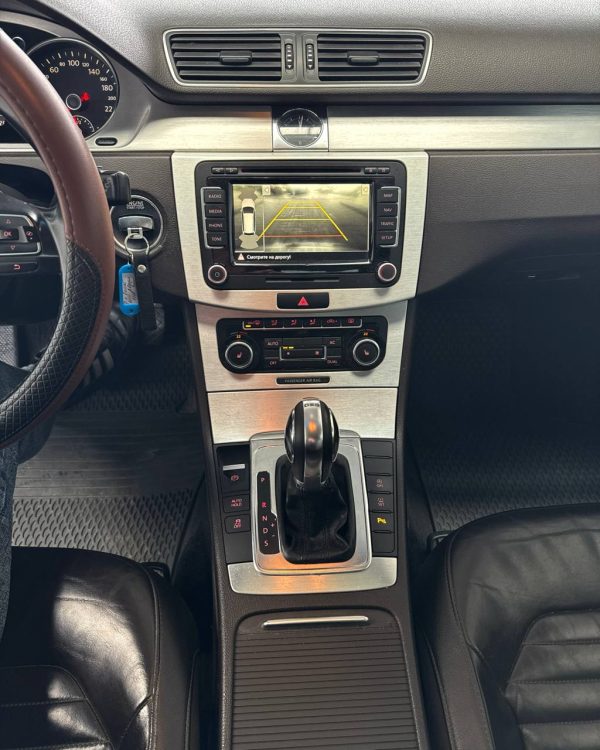 Volkswagen Passat B7 - Image 12