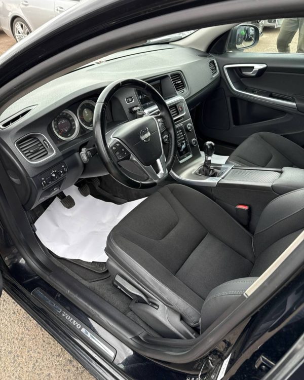volvo v60 - Image 10