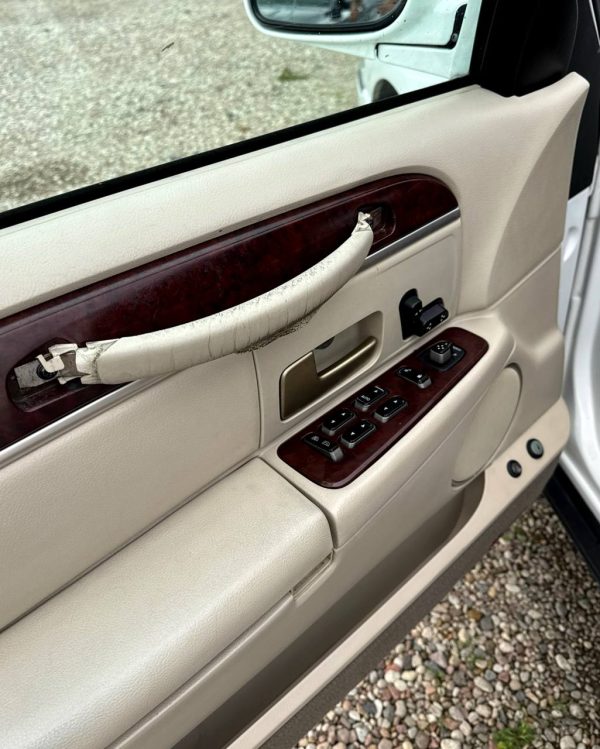 Lincoln Town Car III · Рестайлинг - Image 7