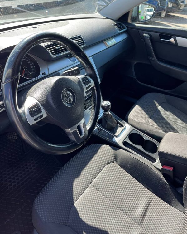 Volkswagen Passat B7 - Image 10