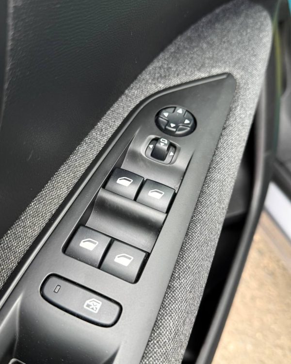 PEUGEOT 3008 - Image 15