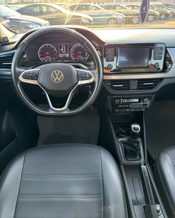Volkswagen Polo Sedan II - Image 13