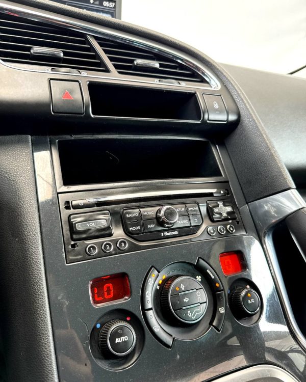 Peugeot 3008 I · Рестайлинг - Image 13