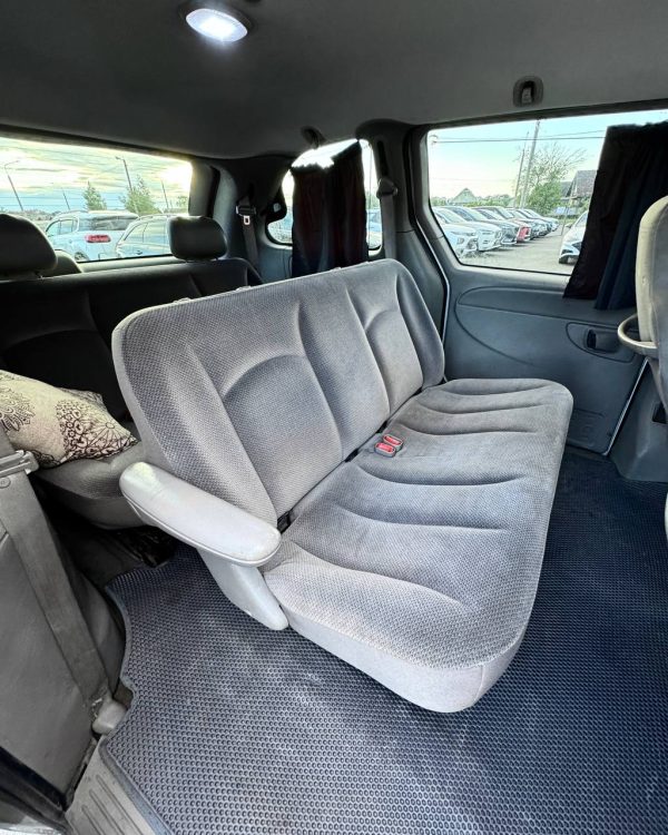 Dodge Caravan IV - Image 12