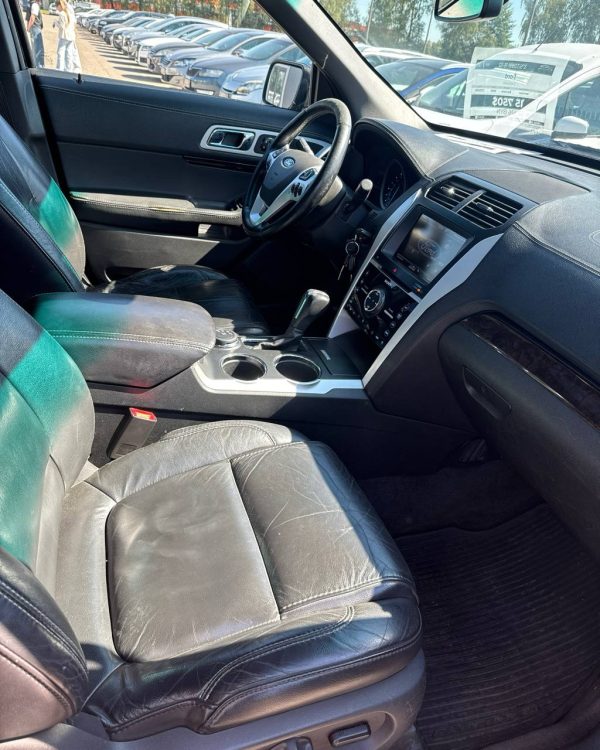 Ford Explorer V - Image 14