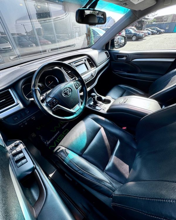 Toyota Highlander III (XU50) - Image 10