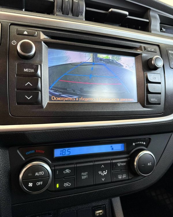 Toyota Auris II (E180) - Image 12