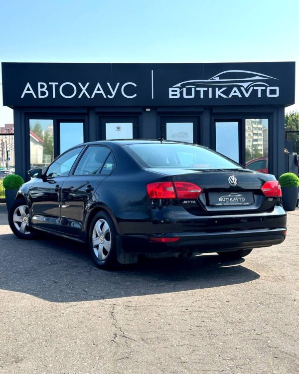 Volkswagen Jetta VI - Image 4