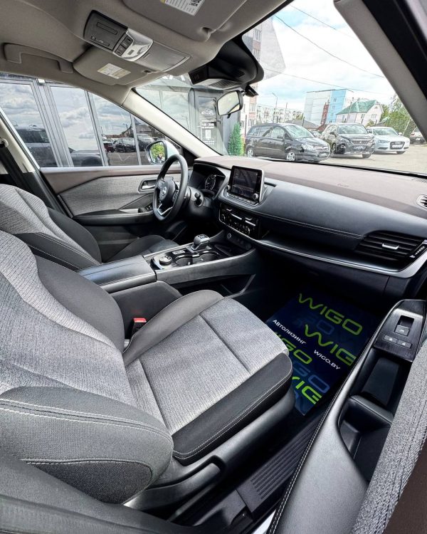 Nissan Rogue III - Image 13