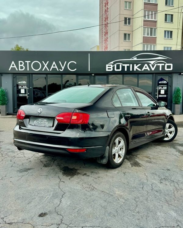 Volkswagen Jetta VI - Image 7