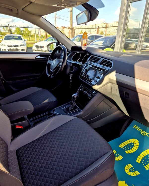 Volkswagen Tiguan - Image 11
