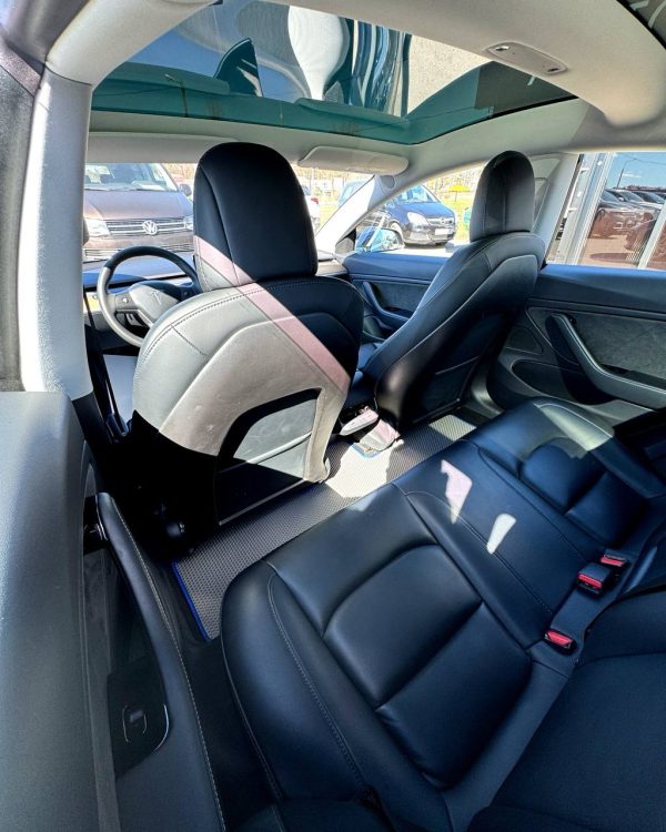 Tesla Model 3 I - Image 12