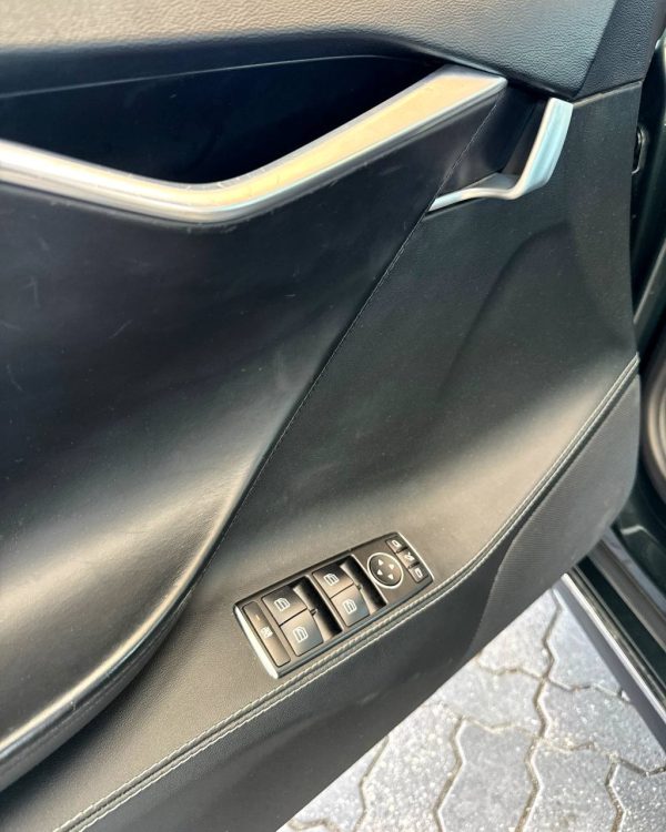 Tesla Model S I - Image 9