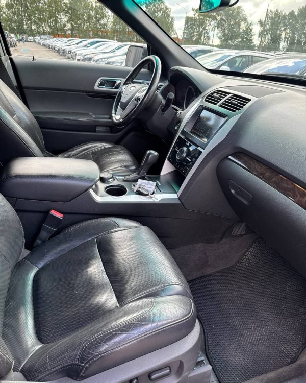 Ford Explorer V - Image 11