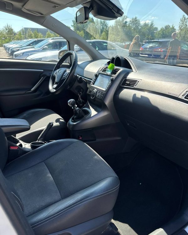 Toyota Verso I · Рестайлинг - Image 10