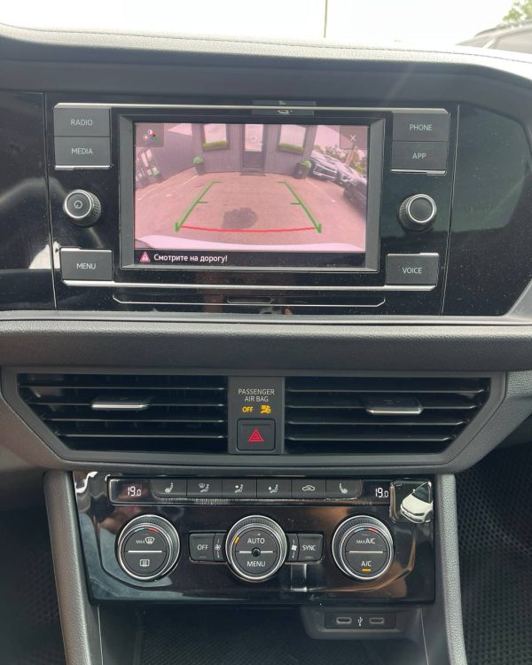 Volkswagen Jetta VII - Image 17