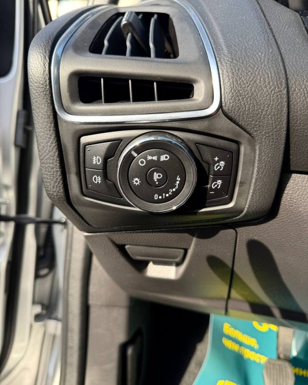 Ford Focus III - Image 17