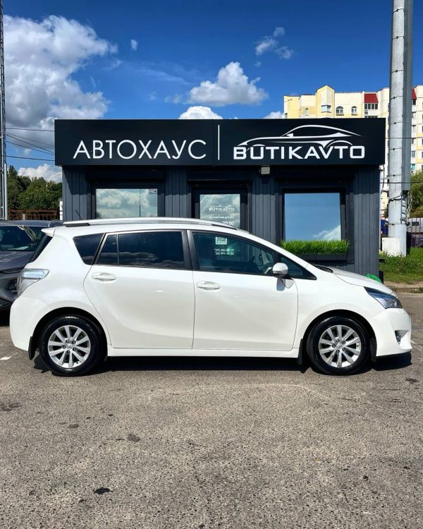 Toyota Verso I · Рестайлинг - Image 7
