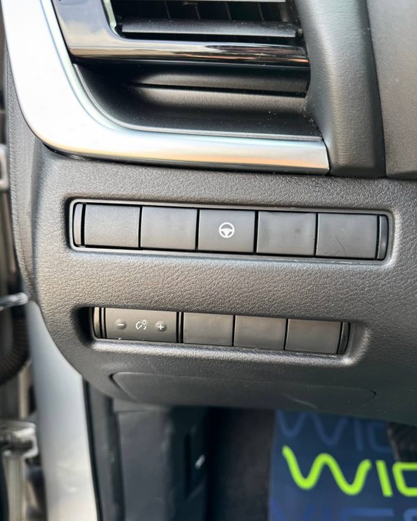 Nissan Rogue III - Image 19