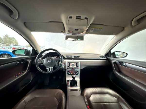 Volkswagen Passat B7 - Image 14