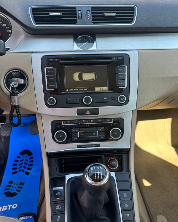 Volkswagen Passat B7 - Image 10