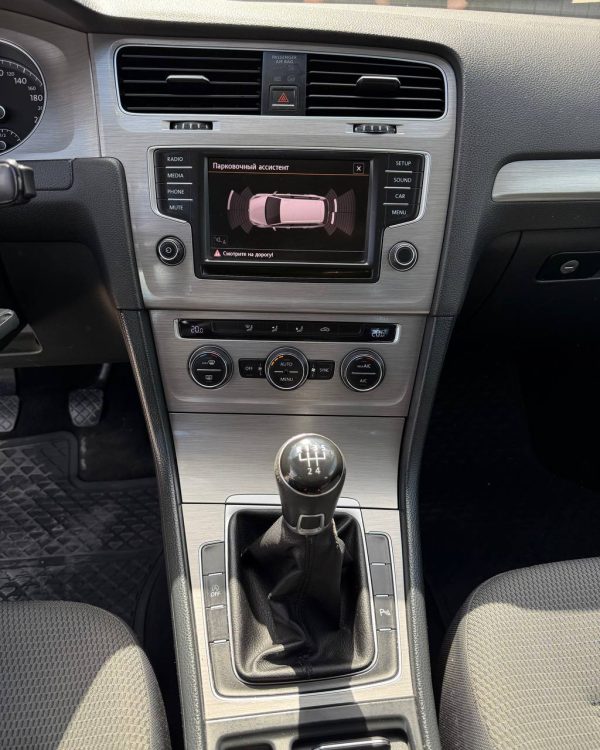 Volkswagen Golf VII - Image 10