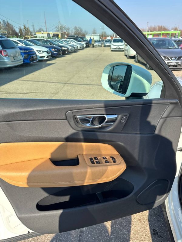 Volvo XC60 II - Image 11