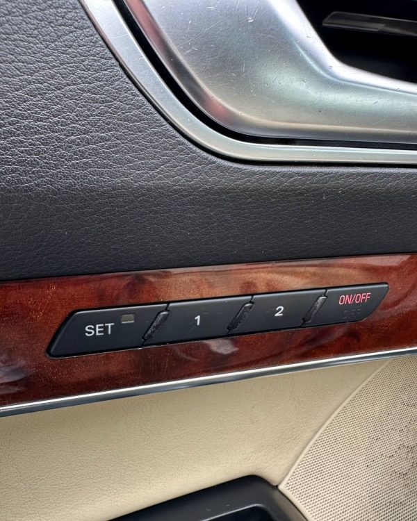 AUDI A6 - Image 12
