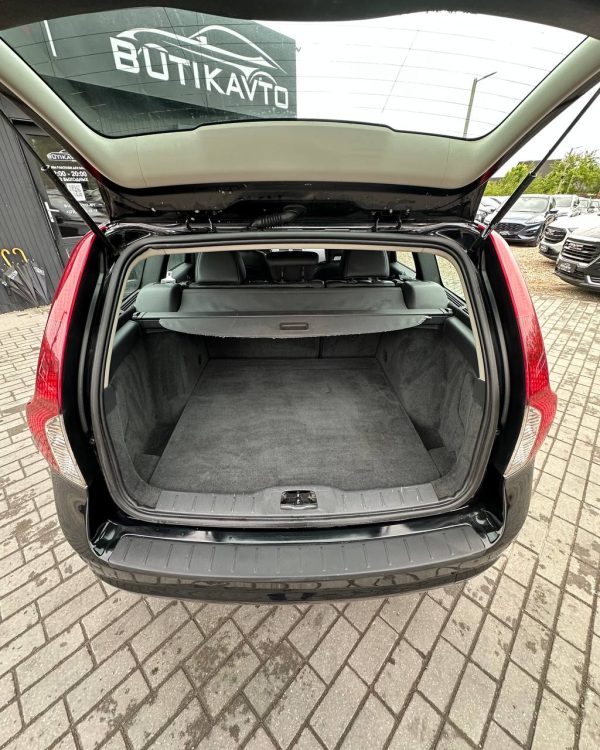 VOLVO V50 - Image 11